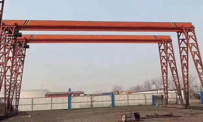 龍門吊設(shè)備電動機的絕緣層構(gòu)造，是根據(jù)電流量尺寸或是工作電壓多少明確?